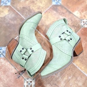 Nwt women's Dingo mint suede leather booties 7.5